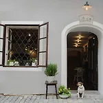 Monastery Garden Bistro & B&B 체스키크룸로프
