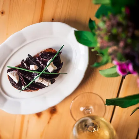 Monastery Garden Bistro & 4* 체스키크룸로프