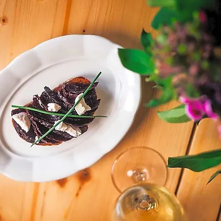 Monastery Garden Bistro & 4* 체스키크룸로프