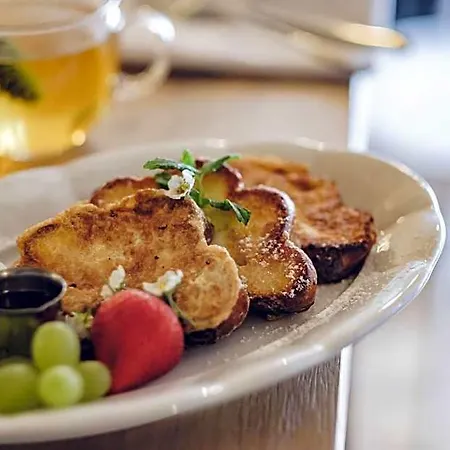 Monastery Garden Bistro & 체스키크룸로프