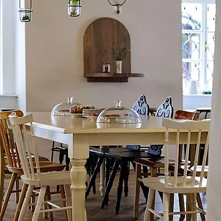 Nocleg ze śniadaniem Monastery Garden Bistro &