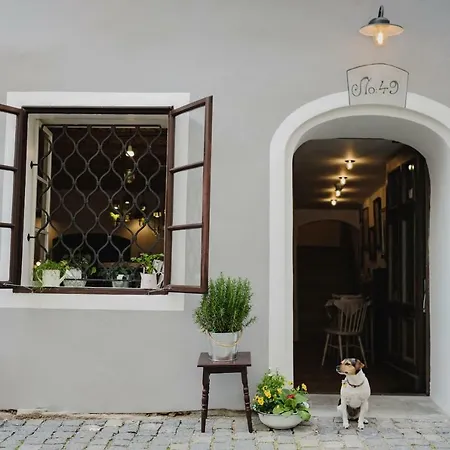 Monastery Garden Bistro & 住宿加早餐酒店