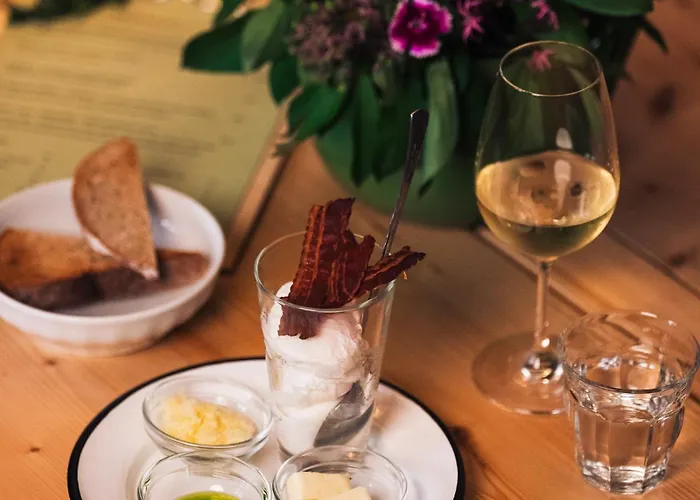Monastery Garden Bistro & 住宿加早餐酒店 4*