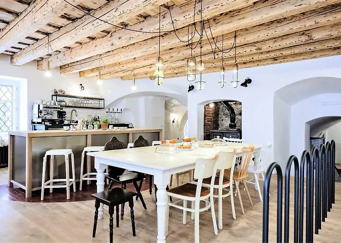 Monastery Garden Bistro & 住宿加早餐酒店