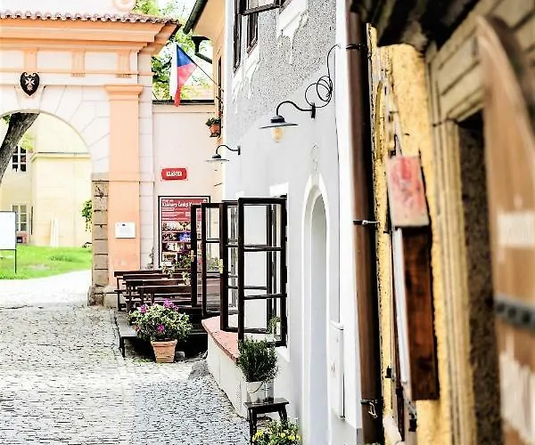 B&B Monastery Garden Bistro &